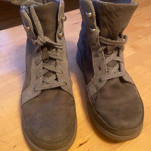 Chaco Waterproof Women's Boot (Size 8!)